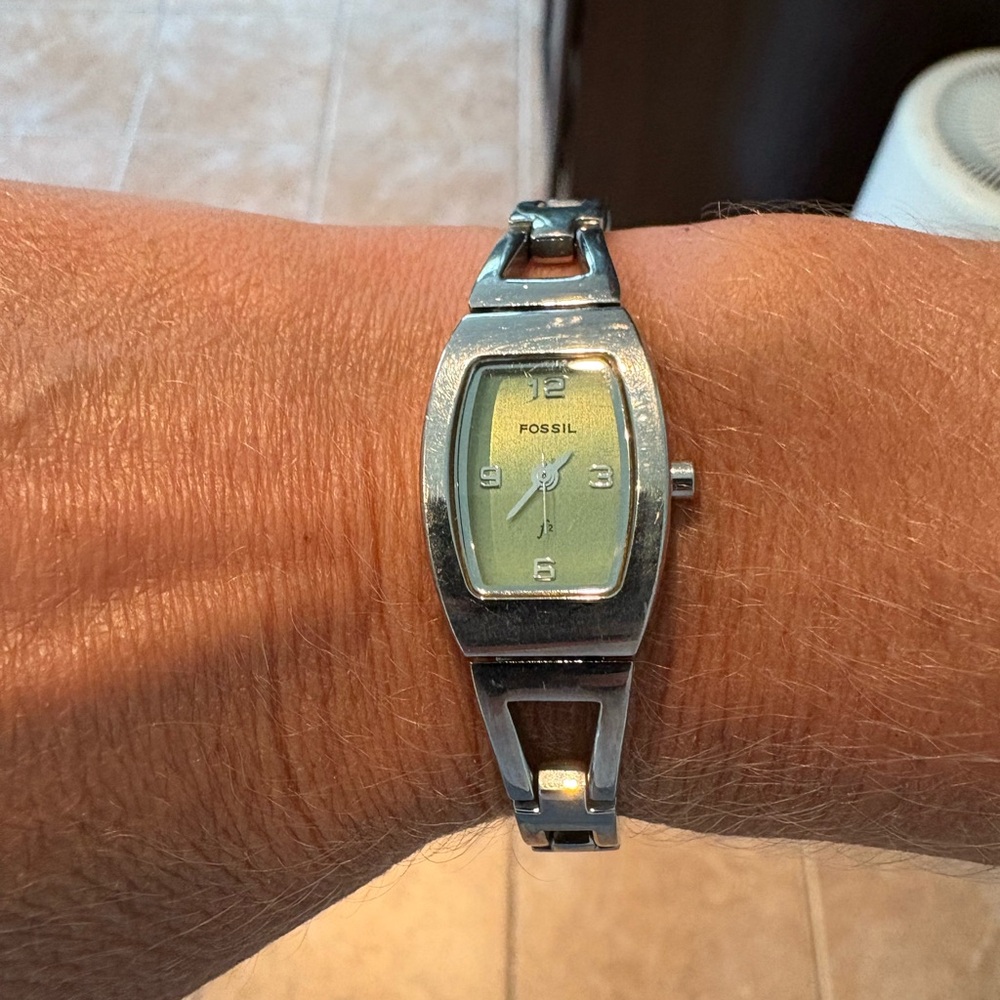 Fossil Silver Smartwatch with Retro Design

Fully functional, new battery.